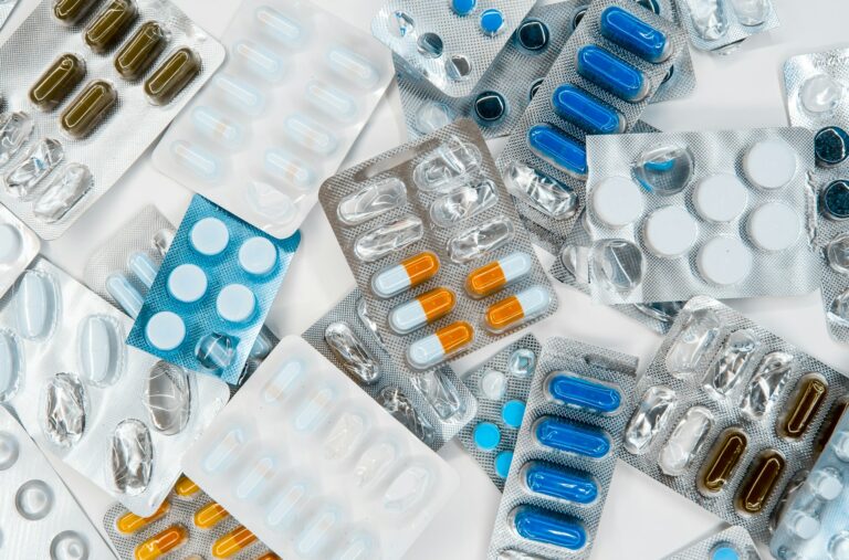 Аптеки незаконно заработали 2,6 млрд сумов на завышении цен