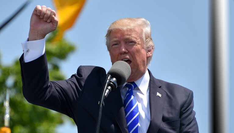 Белый дом выдвинул Трампа на Нобелевскую премию