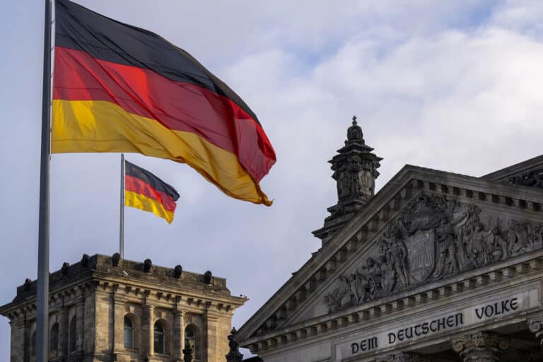 Germaniya armiyasini 60 ming askarga ko‘paytiradi