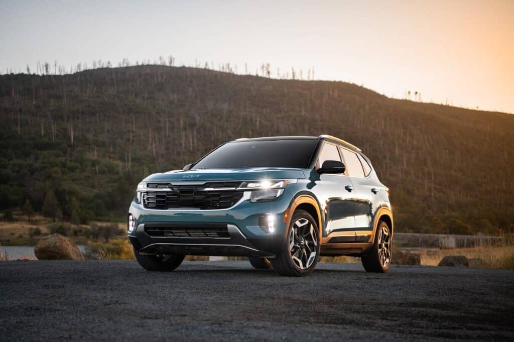 Автомобиль будет продаваться с 1,4 и 1,5 литровыми двигателями. Фото: Kia