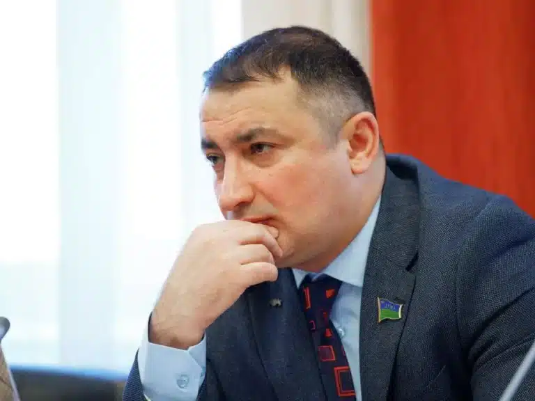 Депутат, назвавший Югру родиной узбеков, остался без зарплаты