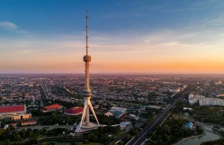 Hot and Dusty Day Ahead as Uzbekistan Basks in Summer Heat