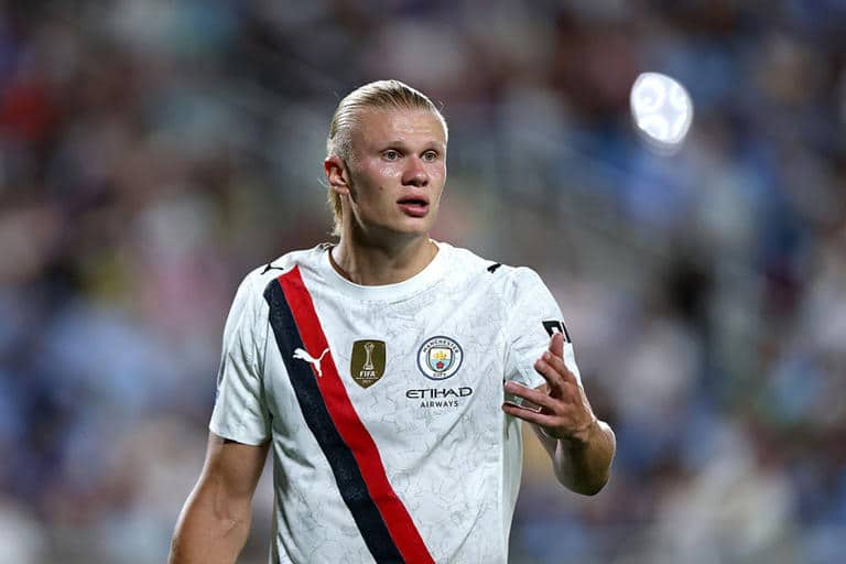 Manchester City Sign Record £1bn Kit Deal with Puma