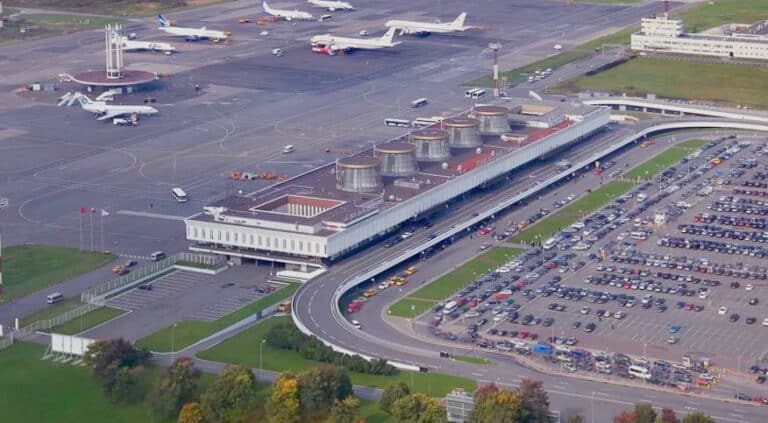 Samarqand – Sankt-Peterburg reysi zaxira aerodromga yo‘naltirildi