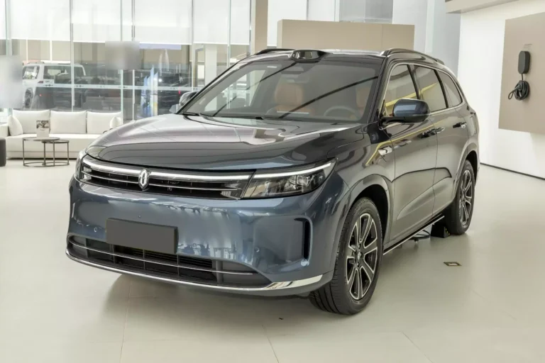 Ташкентцу продали собранный на коленке AITO M7