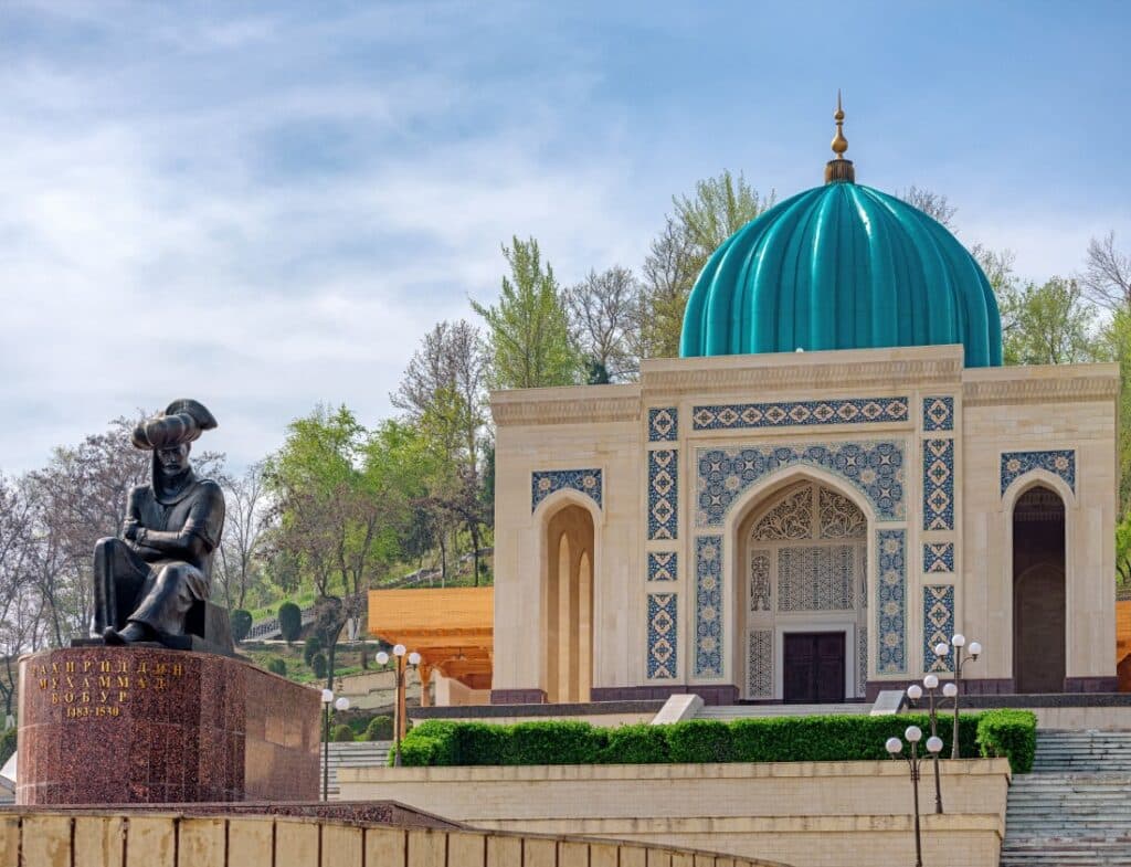 Памятник и дом-музей Бабура в Андижане. Фото: Uzbekistan Travel