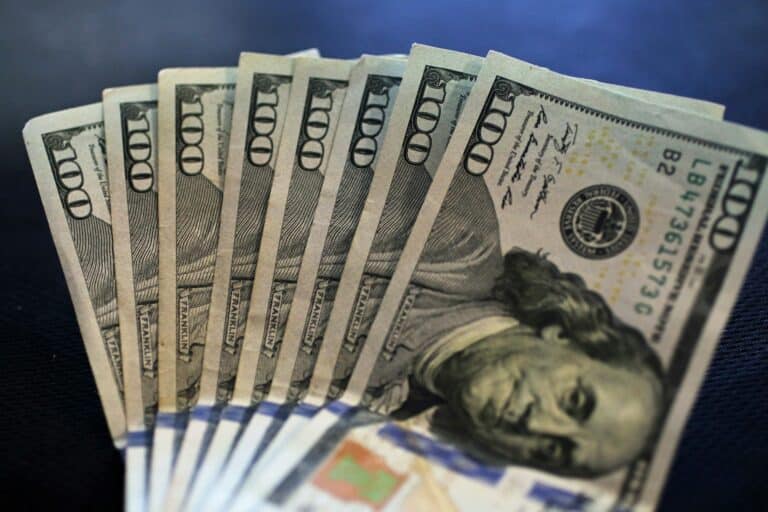 Где выгоднее всего обменять валюту 29 июля в Узбекистане
