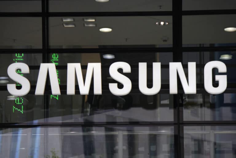 Samsung ушел в пике: прибыль рухнула на 56%. Кто виноват?