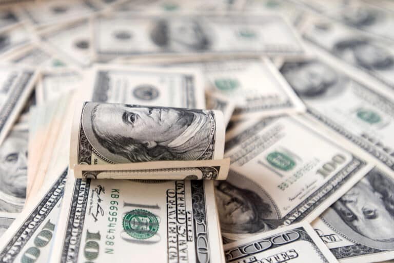 AQSh dollari pastladi