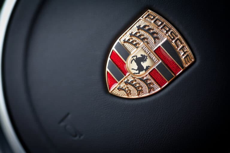 Porsche надоел богатым? Прибыль бренда обвалилась почти до нуля