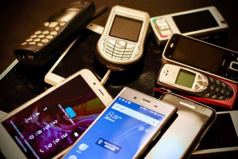 Китай завалил Узбекистан телефонами на июнь 2025 года