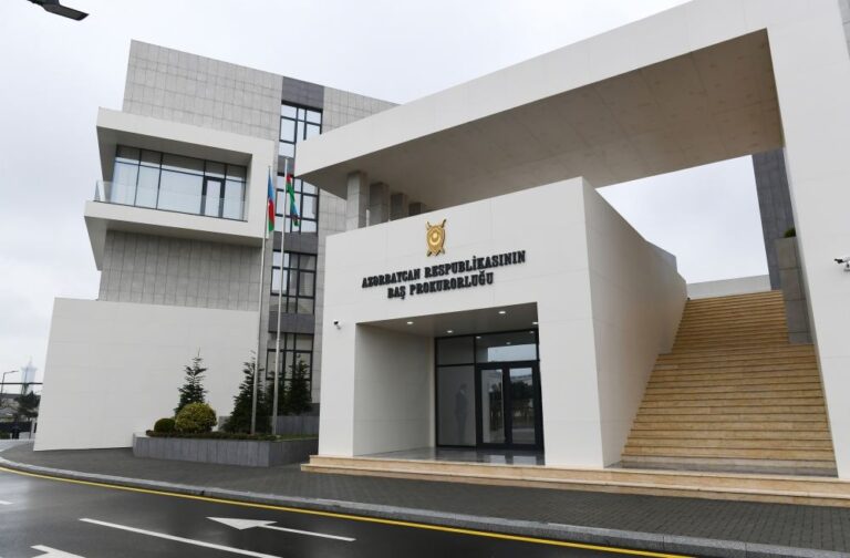 Азербайджан выдал Узбекистану обвиняемого в оскорблении Мирзиёева