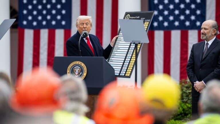 Трамп пообещал повысить базовые пошлины на импорт в США до 15-20%