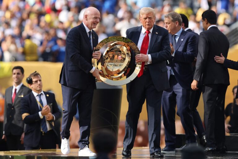 Трамп допустил, что переименует соккер в футбол