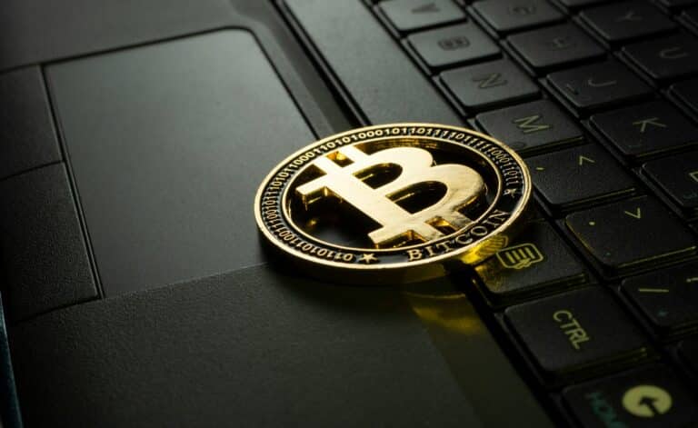 Курс биткоина превысил $112 тыс., обновив майский рекорд