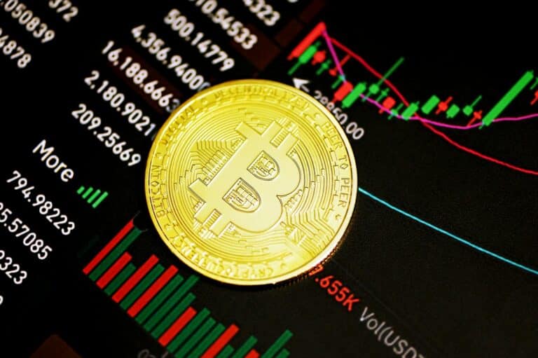 Стоимость биткоина достигла рекордных $118 тыс.