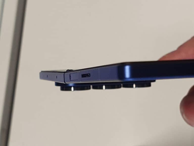 Ayrim foydalanuvchilar Galaxy Z Fold7 to‘liq ochilmasligidan shikoyat qilmoqda
