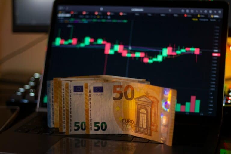 Где самые выгодные курсы валют в Узбекистане на 10 июля