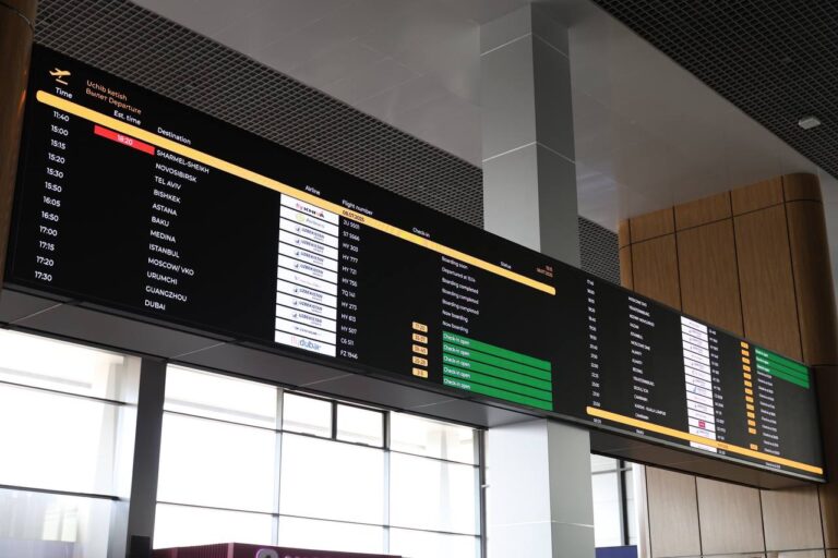 Aeroportdagi reyslar jadvalini qayerdan bilish mumkin