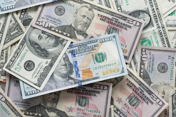 Dollar yana pasaydi