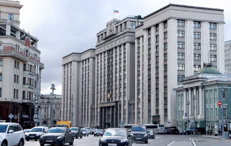 Rossiya migrantlarga davlat bojlarini oshirish bo‘yicha qonun loyihasini ko‘rib chiqadi