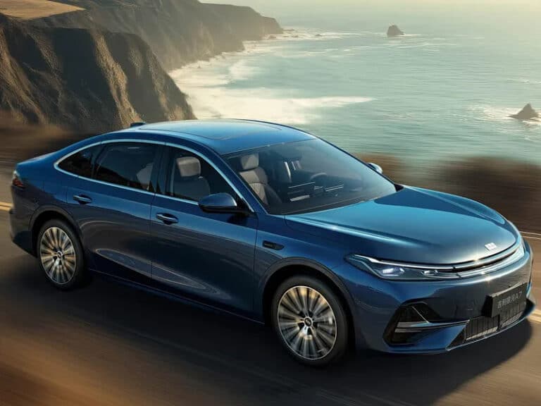 Geely Galaxy A7 dilerlarga yetkazildi: sotuvlar tez orada boshlanadi