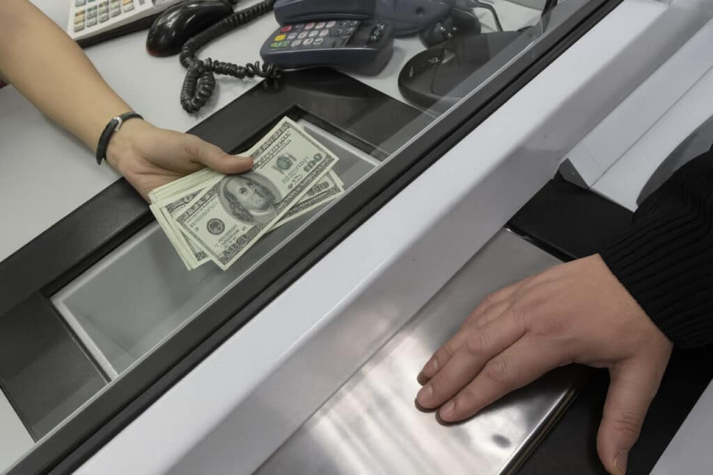 Dam olish kunlari qaysi banklarda valyuta ayirboshlash mumkin