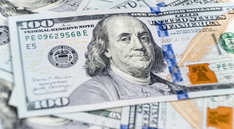 Dollar deyarli 70 so‘mga pasaydi