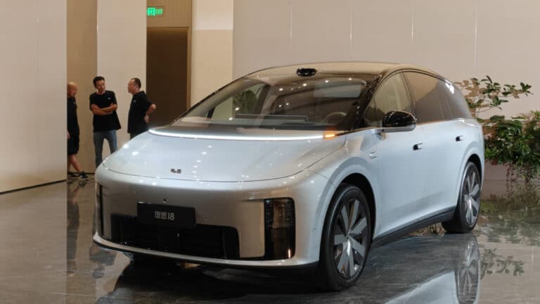 Olti o‘rindiqli Li i8 elektromobili rasman sotuvga chiqdi— narx, foto