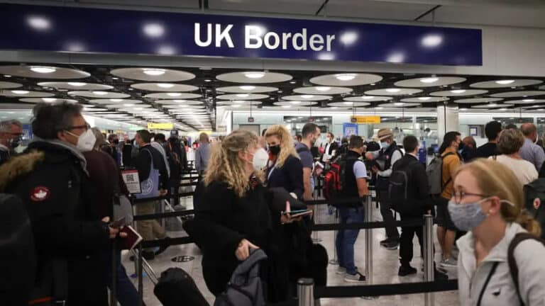 Buyuk Britaniyada texnik nosozlik tufayli 120 dan ortiq reys bekor qilindi