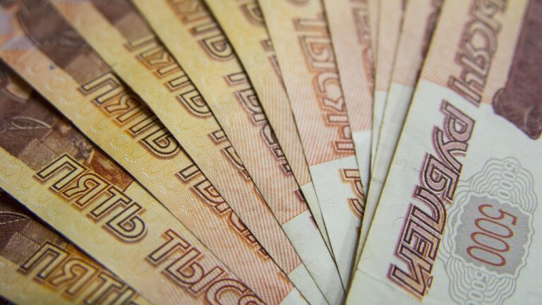 Где выгодно купить доллар и рубль 31 июля