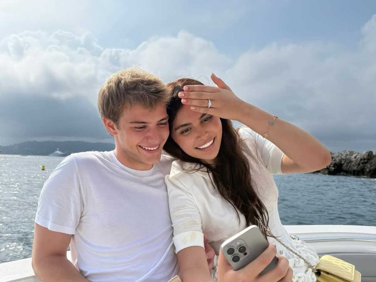 Cum boyicha qorin kompilyatsiya Jinsiy aloqada kamerani tomosha qiling