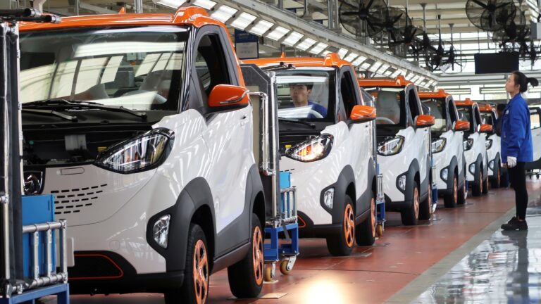 BYD Tops Weekly EV Sales in China, Tesla Falls Sharply