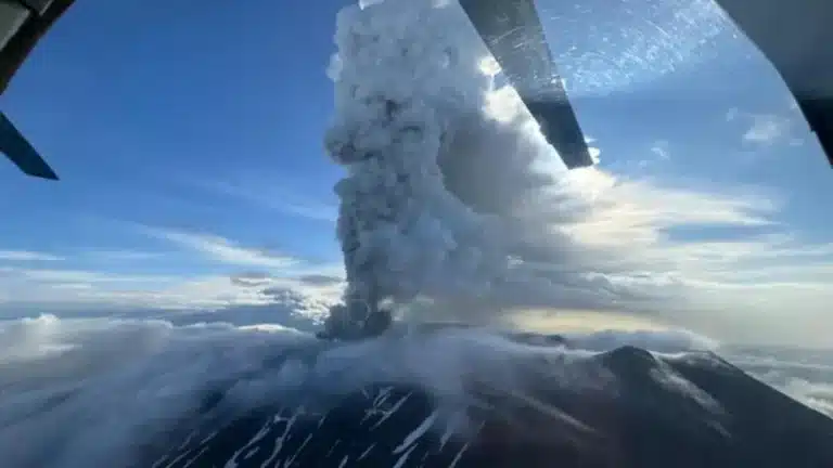 Krasheninnikov Volcano Erupts for First Time in 600 Years