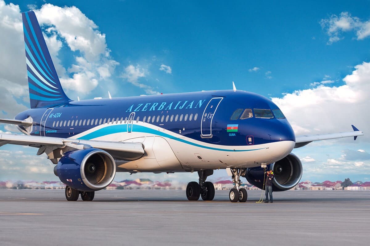 Самолет Azerbaijan Airlines