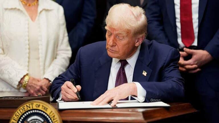 Трамп подписал указ о введении дополнительных 25% пошлин для Индии