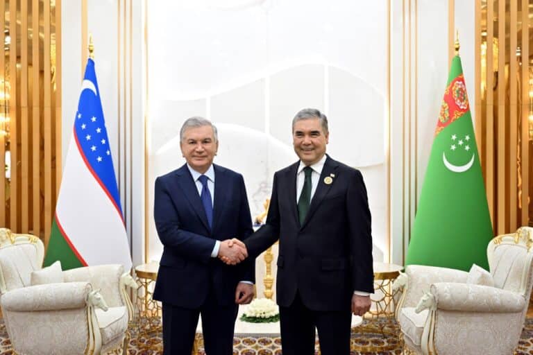 Uzbek President Meets Turkmen Leader Ahead of Regional Talks