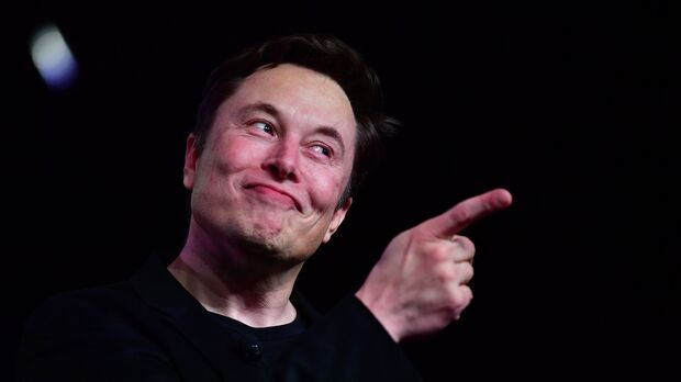 Tesla Ilon Maskka 30 milliard dollarlik mukofot paketi ajratadi