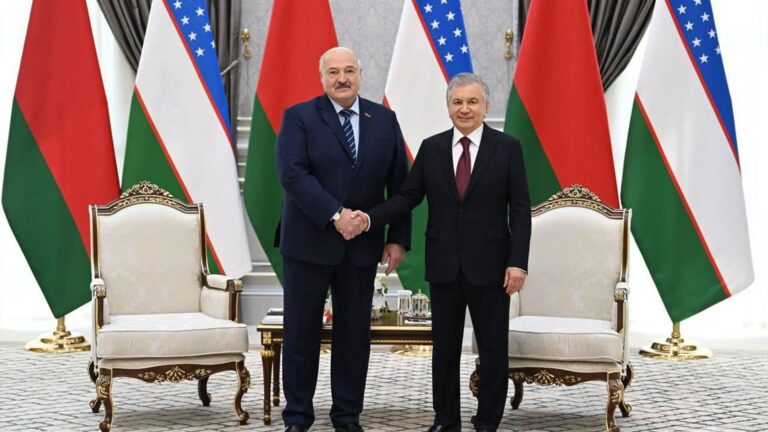 Мирзиёев поздравил Лукашенко с днем рождения