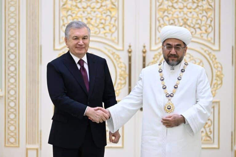 Prezident turli soha vakillariga faxriy unvon va davlat mukofotlarini topshirdi