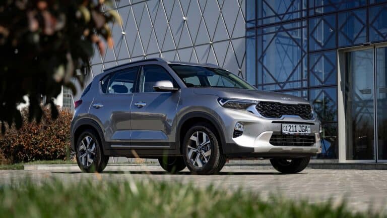 Kia Sonet в Узбекистане (2025): стоит ли покупать бюджетный кроссовер?