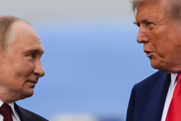 Поговорили, но не пообедали: как прошел саммит Трампа и Путина на Аляске
