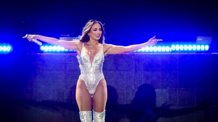 Jennifer Lopez Arrives in Tashkent