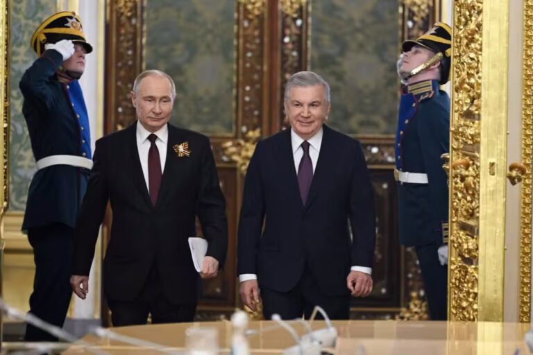 Putin Shavkat Mirziyoyevga Tramp bilan uchrashuv natijalari haqida maʼlumot berdi