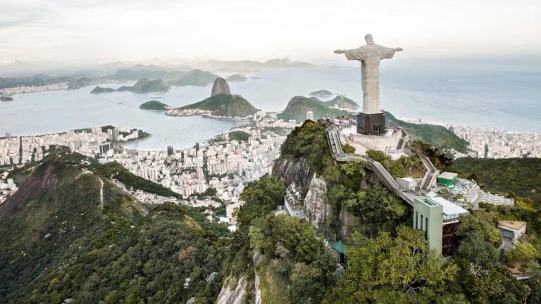 Brazil Pushes for Emergency BRICS Summit After New U.S. Tariffs