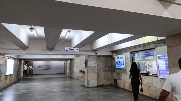 Yil yakuniga qadar metrolarda kassa operatori lavozimi bekor qilinadi