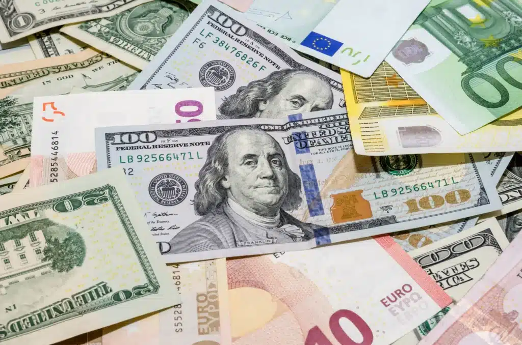 Currencies Show Mixed Exchange Rates on August 5