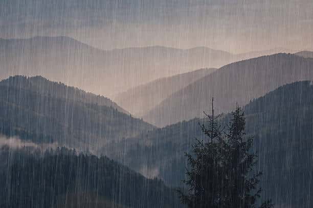 Uzbekistan's Weather on August 2: Dry in Cities, Rainy in Mountains