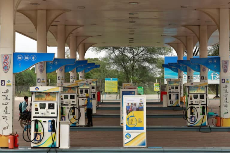 Indian State Refiners Halt Russian Oil Purchases