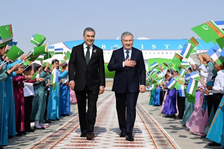 Prezident Turkmanistonda qanday kutib olindi